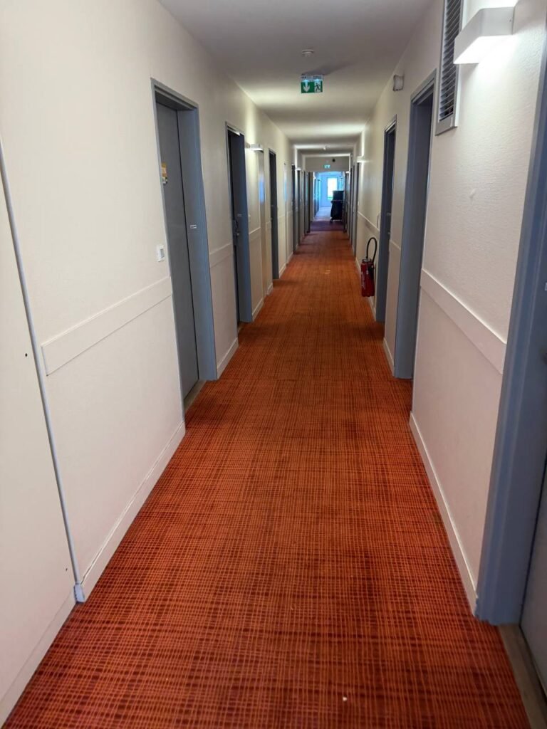 Nettoyage de moquette de couloir à Deauville
